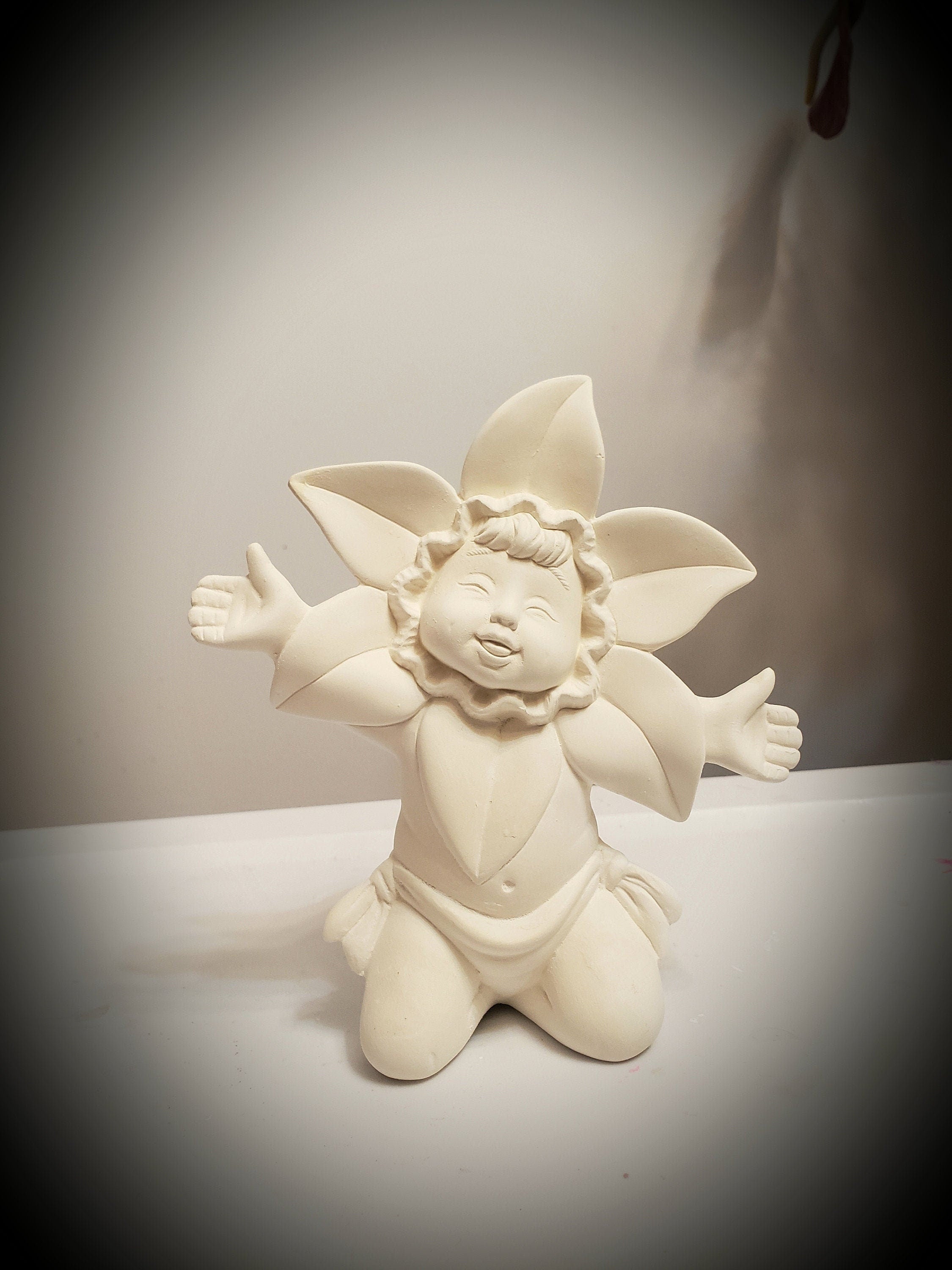 Daffodil Sweet Tot 7.5" ceramic bisque