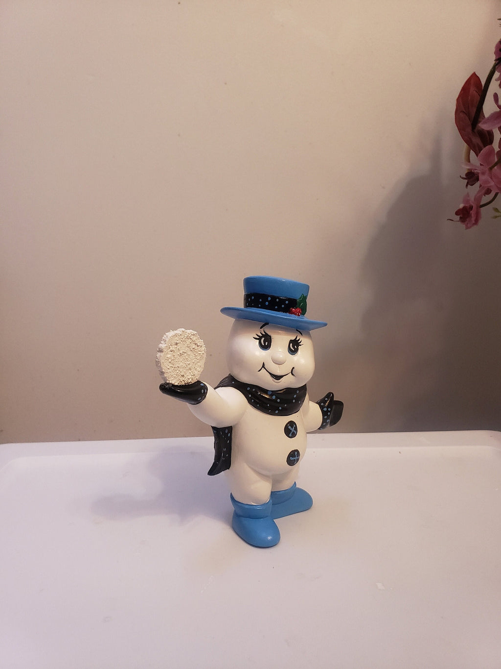 Paint your own Snowman holding a Snowflake